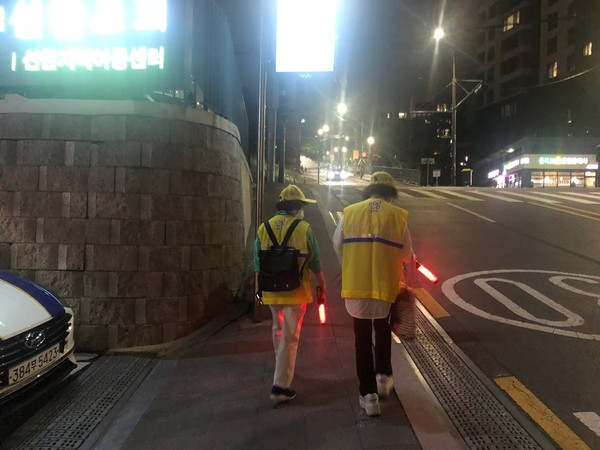 ▲ 동작구 안심귀가 스카우트 활동 모습.