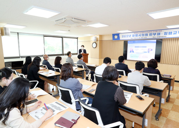 ▲ 3층 운영위원회실에서 직원을 대상으로 청렴교육을 실시하고 있다.