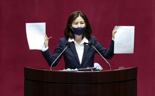 ▲ 형사소송법 개정안 상정 무제한 토론하는 김미애 의원.