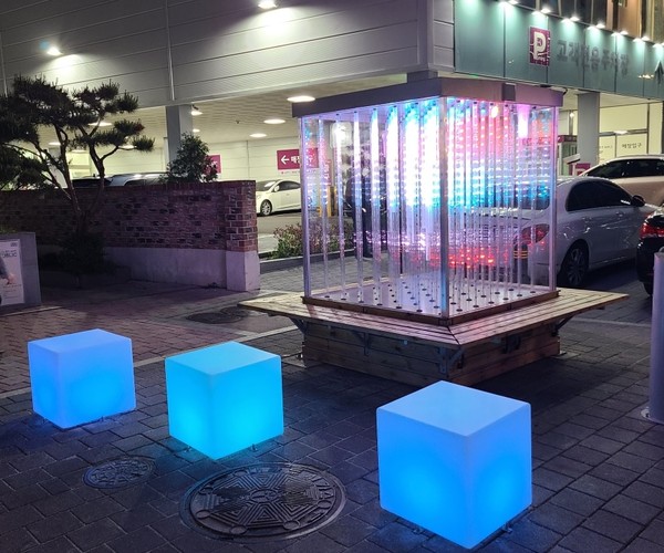 ▲ 진황도로 일대 설치된 라이팅큐브 및 라이팅벤치.