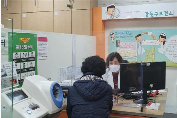 ▲ 건강100세상담센터 상담사진.