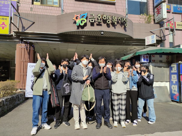 ▲ 디지털 서포터즈 금호행복데이 행사 개최 기념사진.