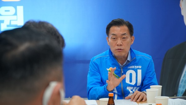 ▲ 경기지역 대리운전 노동조합 수원지회와 간담회서 발언하는 이재준 수원시장 후보.