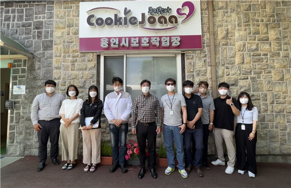▲ 용인도시공사 직원들, 장애인 인식개선 봉사 실시 기념사진 촬영.