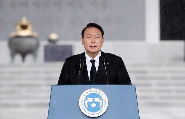 ▲ 현충일 추념식 참석해 추념사 전하는 윤석열 대통령. /뉴시스