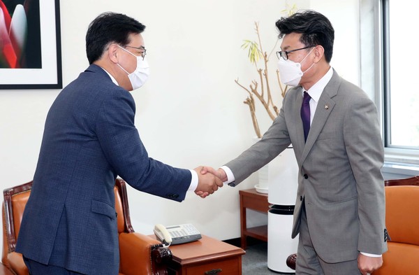 ▲ 국회 원 구상 협상 착수, 회동하는 여야 원내수석부대표. /뉴시스