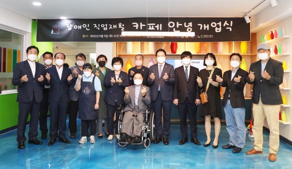 ▲ 안양도시공사, 카페 '안녕' 개업식 개최.