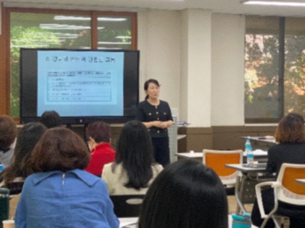 ▲ 경기도지역사회서비스지원단 권역별 거점지역으로 '찾아가는 역량강화 교육' 진행중인 모습.