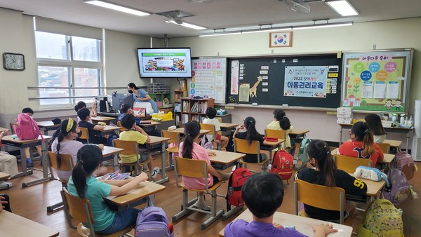 ▲ 찾아가는 아동권리 교육 진행 사진.