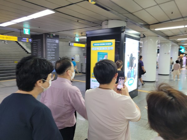 ▲ 잠실역 실내 내비게이션 시연 모습.