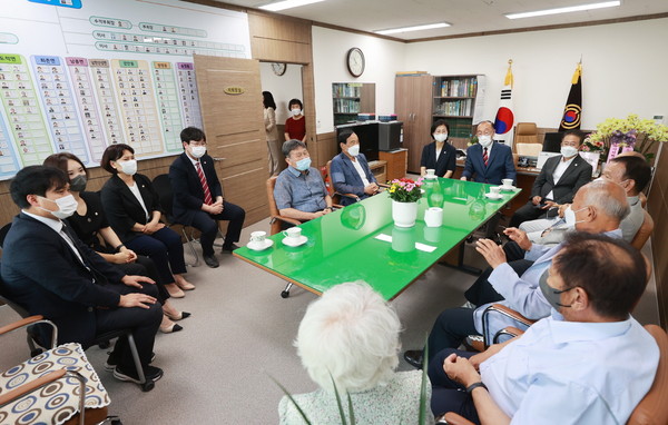 ▲ 제9대 광주시의회 개원에 따른 유관기관(대한노인회) 방문 모습.
