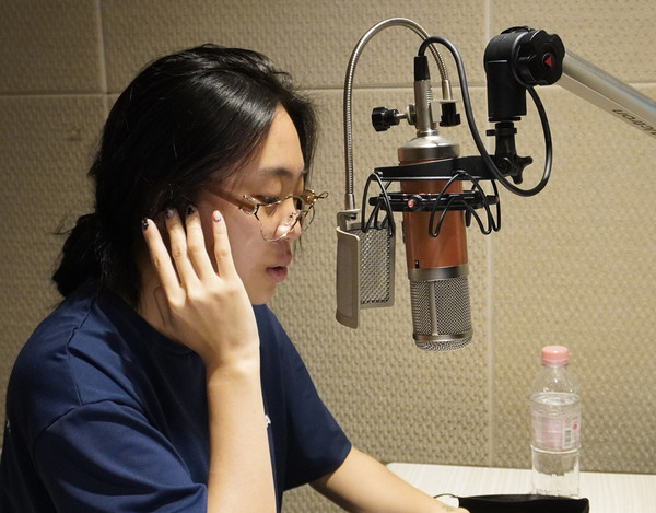 ▲ 서울시 홍보대사 이영지 한강공원 안내방송 녹음현장.