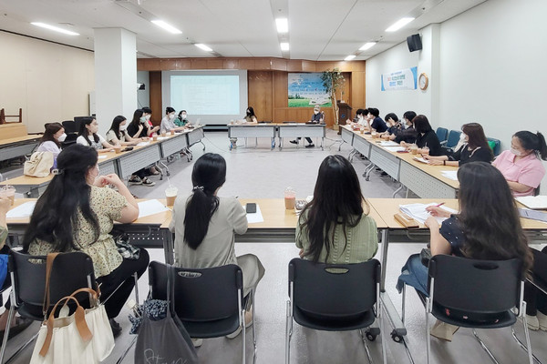 ▲ 복지기관 담당자 제작회의 사진.