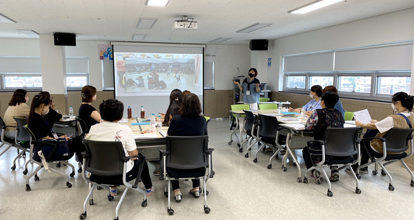 ▲ 2022년 마을활동가 양성 교육 진행 사진.