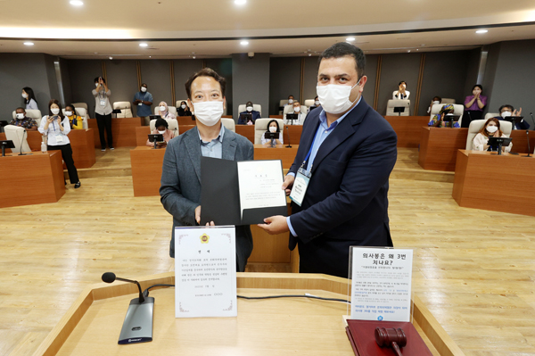 ▲ G20 각국 정책담당자, 도의회 의정관 경기마루 공식 방문 기념촬영.