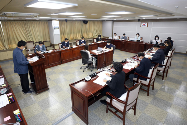 ▲ 주요 실적 보고받는 도시환경위원회.