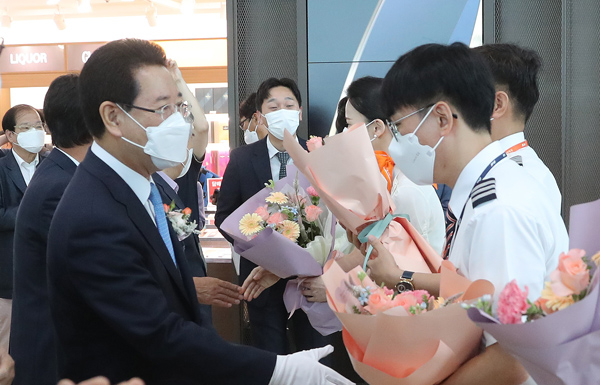 ▲ 무안국제공항 국제선(제주항공 무안-다낭) 운항 재개 취항식 기념촬영.