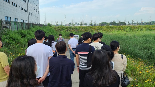 ▲ 서운산단 견학 모습.
