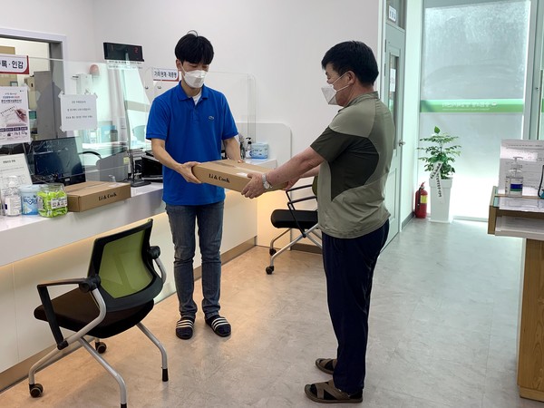 ▲ 폭염 지원 물품 전달 사진.