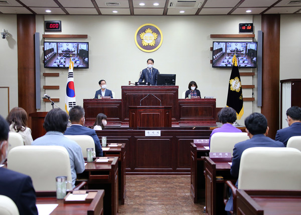 ▲ 원포인트 임시회 진행중인 모습.