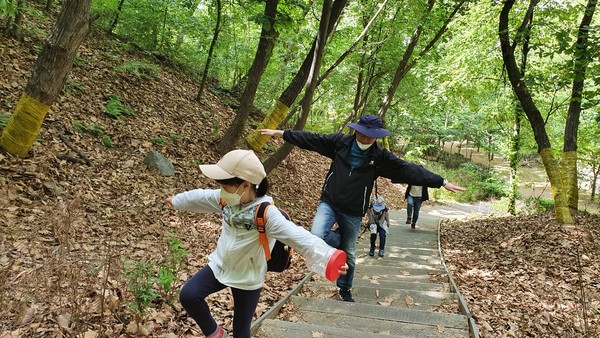 산림치유 지도사와 함께 숲속 힐링