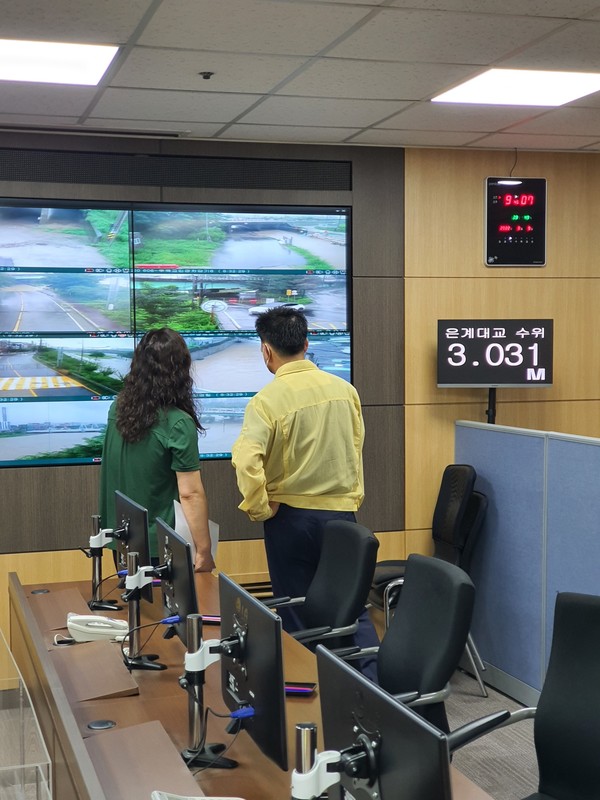 ▲ 오산시의회 성길용 의장, 집중호우 피해 상황 점검.