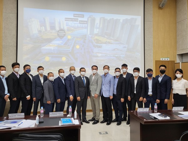 ▲ GH, 캄보디아 경제재정부 정책국 사절단에 광교신도시 개발과정과 성공사례 전파.