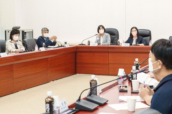 ▲ 화성시의회 경제환경위원회-축산농가 간담회.