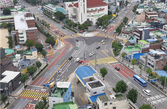 ▲ 노란색 횡단보도.