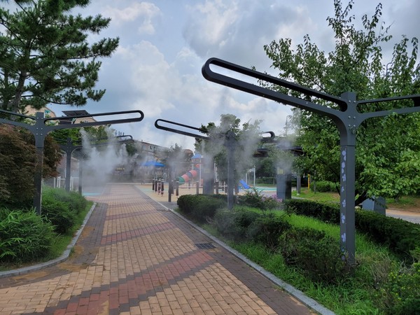 ▲ 가좌이음숲·절골공원 쿨링포그 설치 모습.