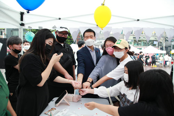 ▲ 세계 청소년의 날 기념 축제 참석한 이승로 구청장.