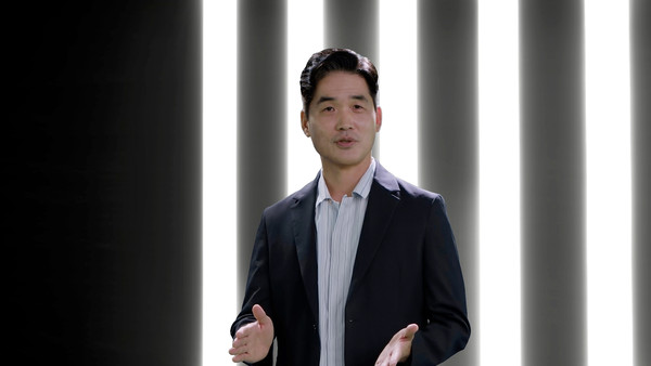 ▲ 삼성전자가 23일 온라인으로 개최한 '제6회 삼성 보안 기술 포럼'에서 삼성리서치 연구소장 승현준 사장이 환영사를 하고 있다.