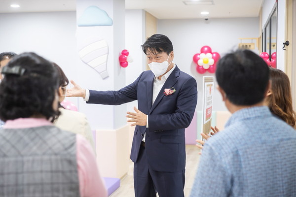 ▲ 국공립어린이집 방문한 강범석 서구청장.