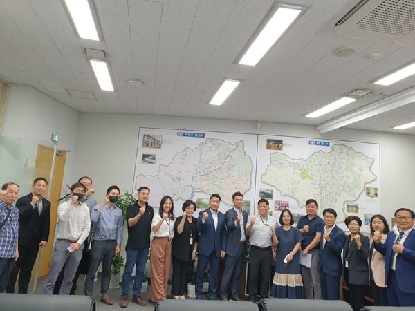 ▲ 성남시의회 국민의힘협의회=분당재건축연합회 임원진 간담회 단체사진.