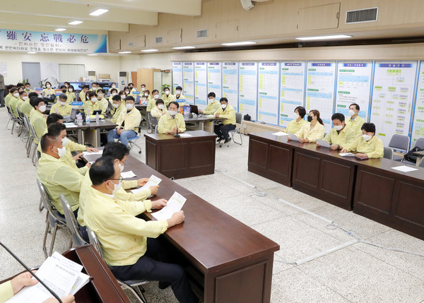 ▲ 광명시의회(의장 안성환)가 23일 '2022 을지연습' 기간을 맞아 연습에 참여하는 유관기관 근무자들의 노고를 격려했다.