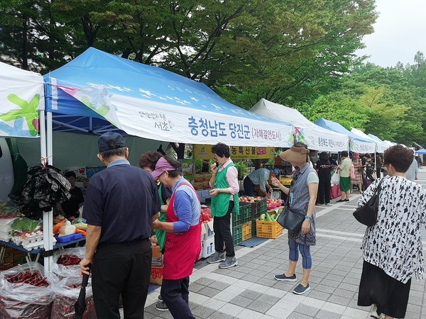▲ 서초구 직거래 큰장터.