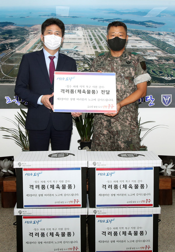 군부대 해수욕장 격려 방문