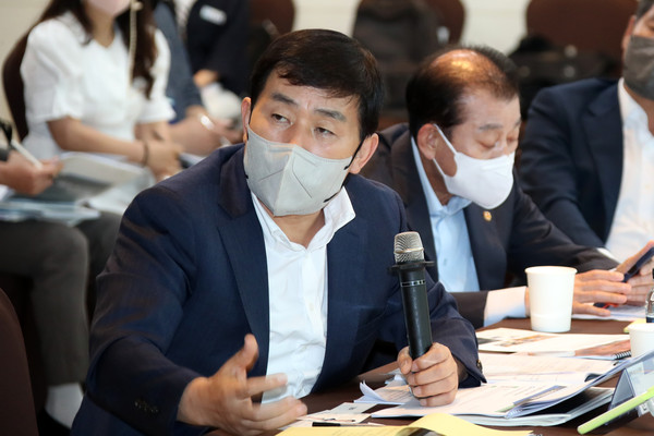 ▲ 접경지역 시장·군수협의회 11기 회장으로 선출된 문경복 옹진군수.