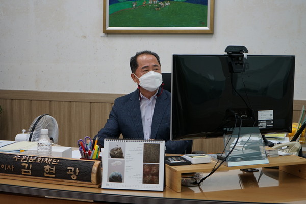 ▲ 이해충돌방지법 교육을 듣고 있는 수원문화재단 김현광 대표이사.