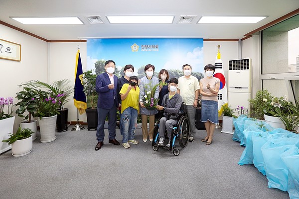 ▲ 안양시의회, 열손가락장애인주간보호센터와 간담회 가져.