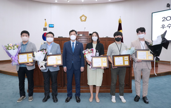 ▲ 하남시의회, 2022년 3분기 우수공무원 표창 수여식.