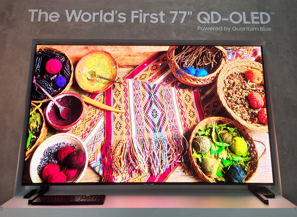 ▲ 삼성디스플레이가 'IMID 2022'에서 처음으로 공개한 TV용 77형 QD-OLED.