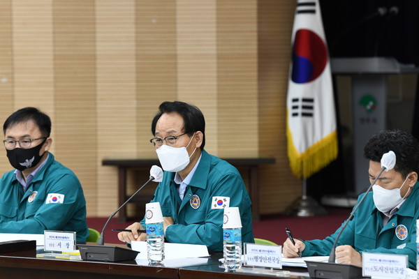 ▲ 박남서 영주시장, 힌남노 대비 유관기관 긴급대책회의 진행중인 모습.