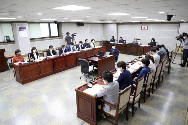 ▲ 수원시의회 예결특위 2022년도 제1회 추가경정예산안 의결 관련 사진.