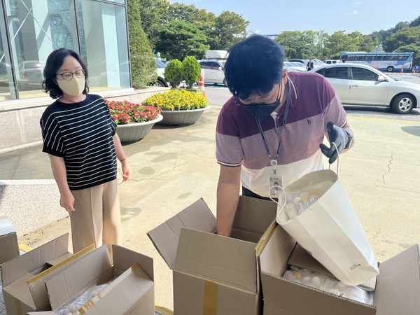 떡이오 물품 전달