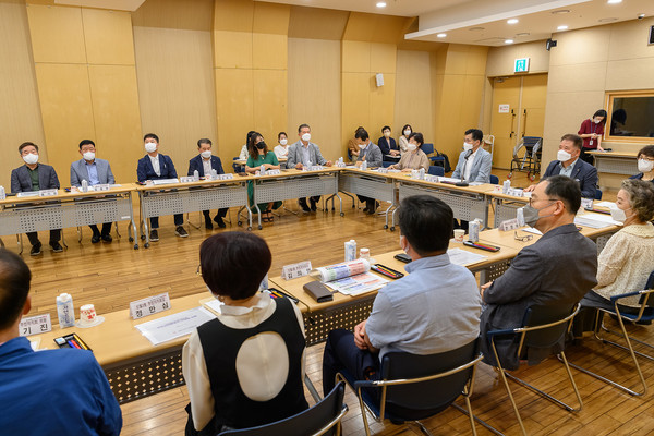 ▲ 지난 8월 31일 개최된 양천구 주민자치회 회장단 간담회.
