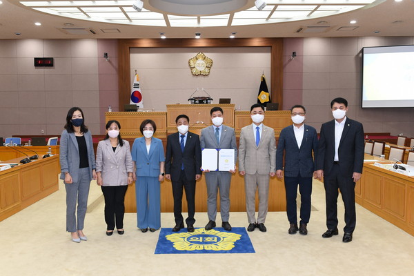 ▲ 양주시의회, 부동산 조정대상지역 지정 해제 촉구 건의안 채택 모습.