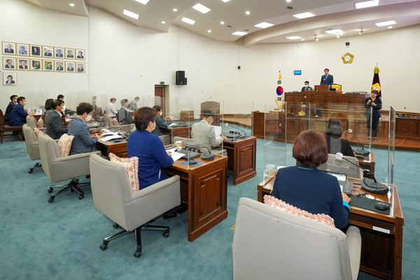 ▲ 강성삼 의장이 19일 오전 제315회 하남시의회(제1차 정례회) 제1차 본회의에서 개회사를 하고 있다.