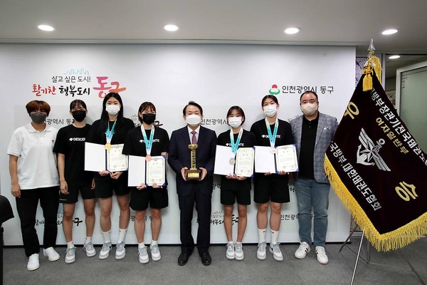 ▲ 제31회 국방부장관기 전국단체대항 태권도 대회 개인전 종합우승 기념사진.