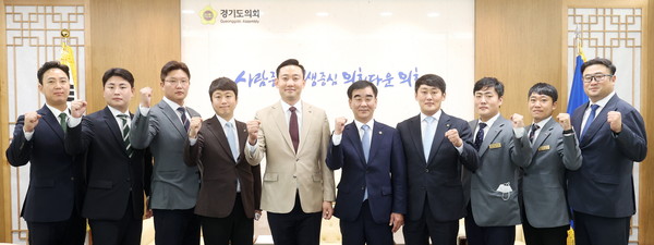 ▲ 염종현 의장, 한국청년회의소 경기지구 임원진 접견 모습.